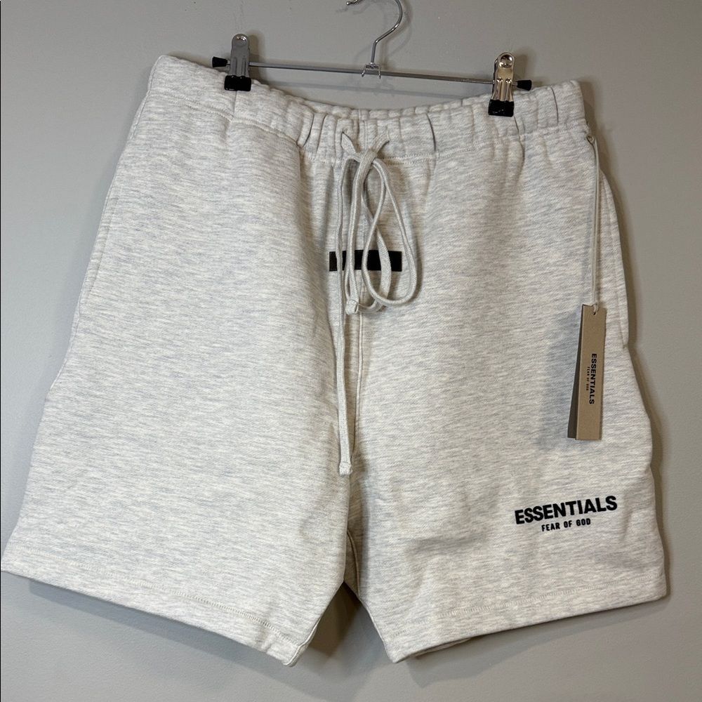 NWT ESSENTIALS Men’s soft shorts with drawstring in‎ soft oatmeal